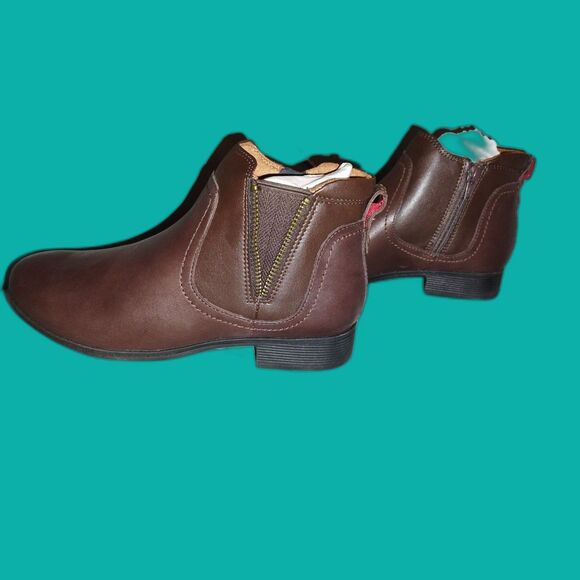 NIB Cobb Hill Crosbie Gore Ankle Boot Size 7 Leather Brown - Picture 1 of 9